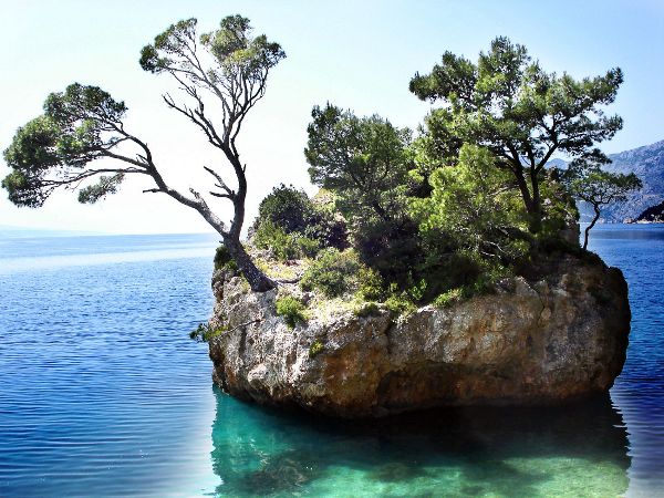 Brela: Der Brela-Felsen an der Makarska-Riviera 