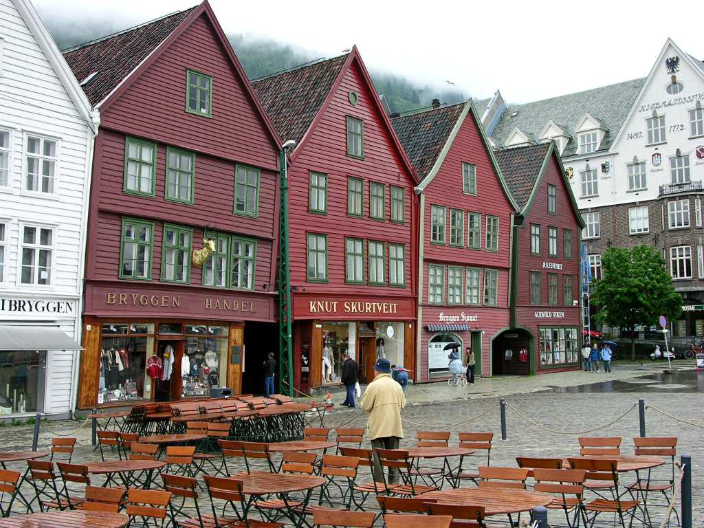 Häuserfront des Hanseviertels in der Altstadt von Bergen (UNESCO-Weltkulturerbe)