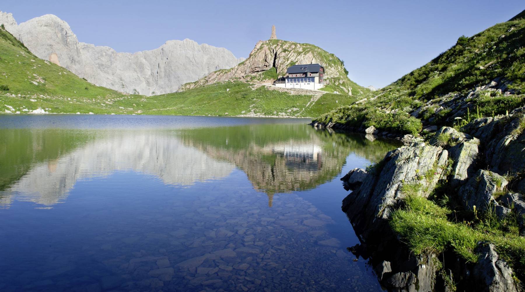  Karnischer Höhenweg Wolayersee mit Hütte 