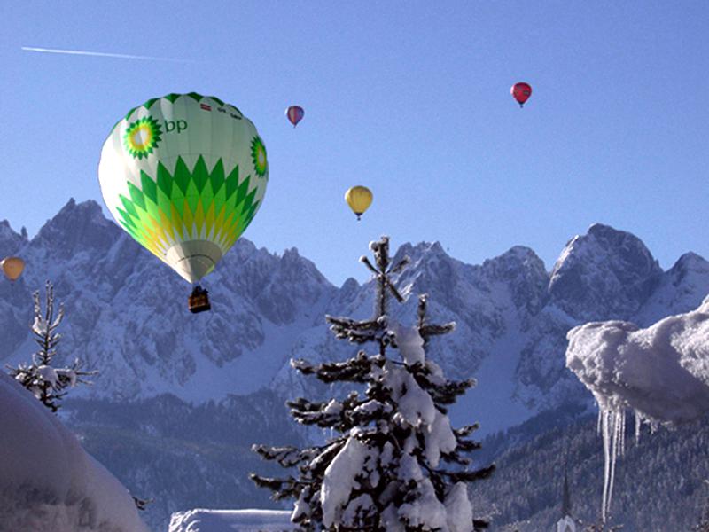 Ballone vor dem Gosaukamm