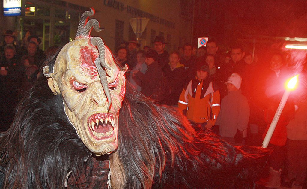 1.000 Perchten nehmen am steirischen Perchtenlauf in Leibnitz teil