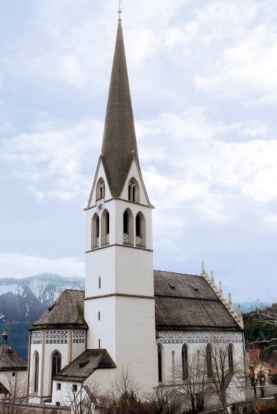 H�chster Kirchturm Tirols: Die Kirche in Imst 