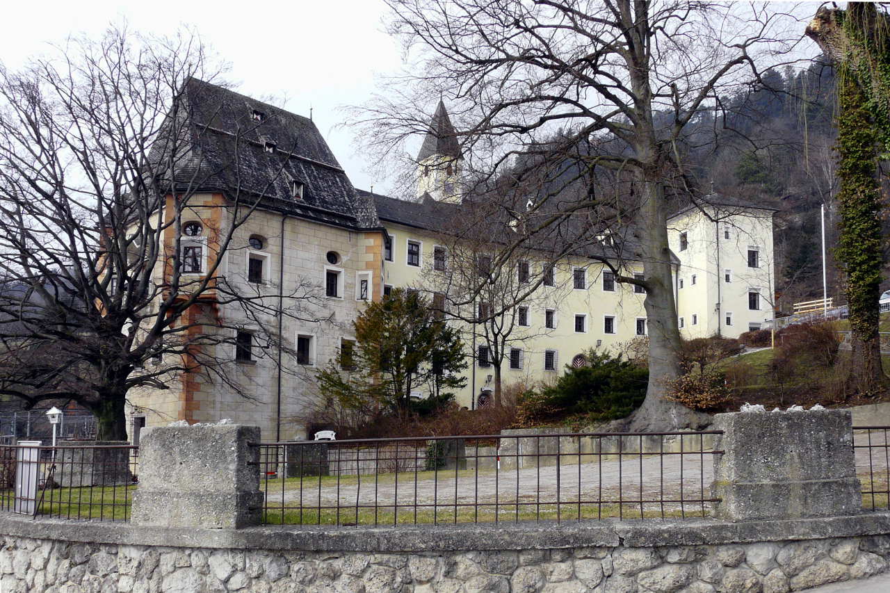 Schloss Weiherburg