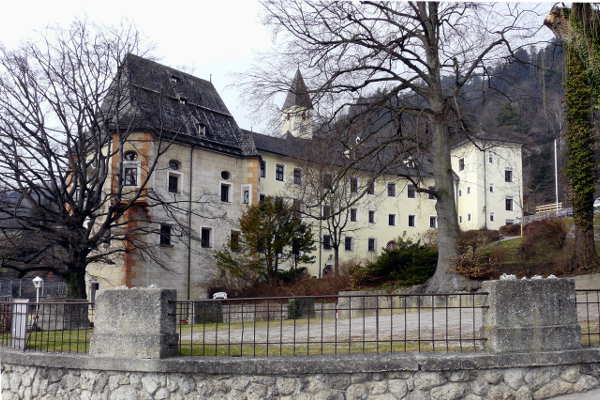Schloss Weiherburg