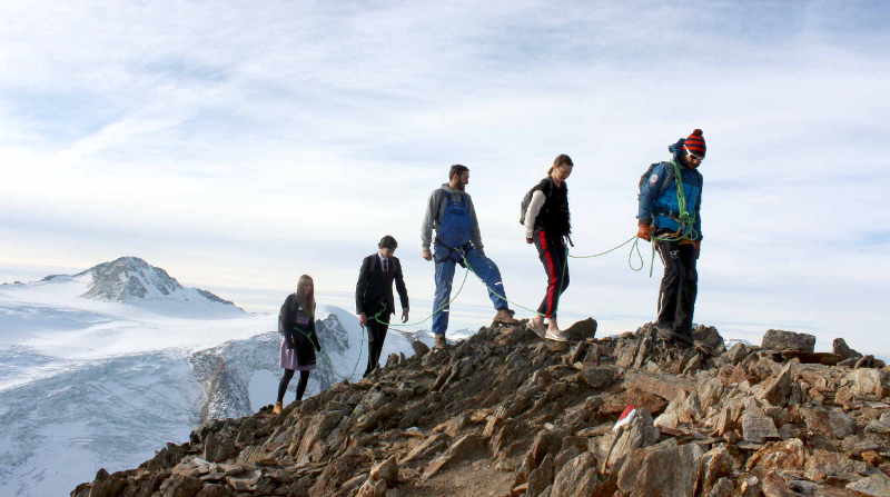 Sich Herausforderungen stellen: In der Seilschaft durchs Gebirge. von Anna Eiter, AE-Arbeitspsychologie via Kunz-pr