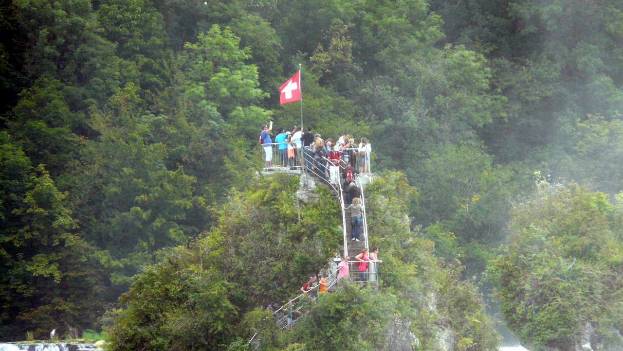 Gipfelstürmer auf dem Rheinfallfelsen