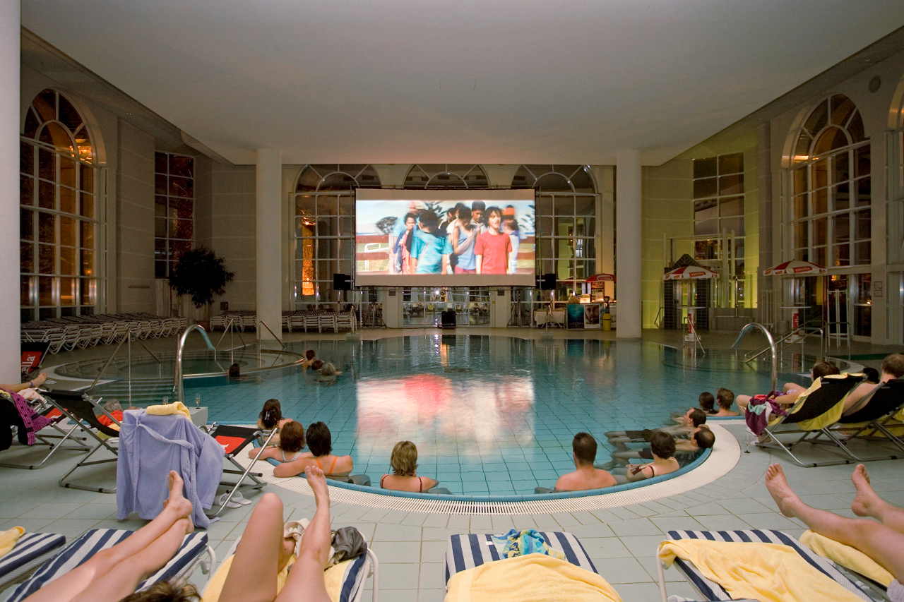 Kino im Pool