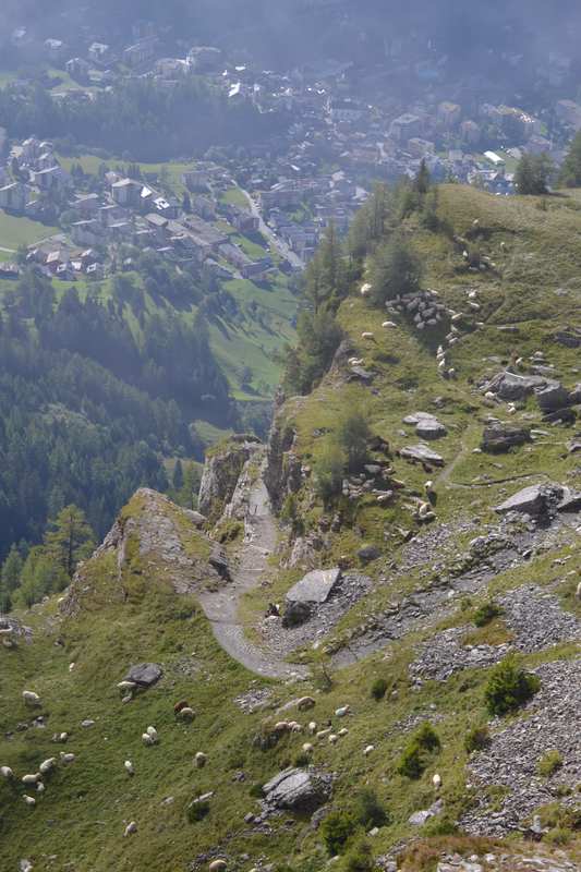 Leukerbad vor dem Schafabzug über den Gemmiweg