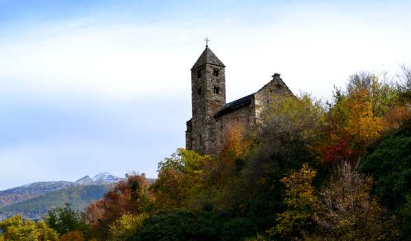 Allerheiligenkirche am Fuße der Burganlage Valeria Sion