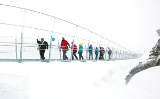 Erstbegehung des Titlis Cliff Walk von Oskar Enander für Engelberg-Titlis c/o Angelika Hermann-Meier PR