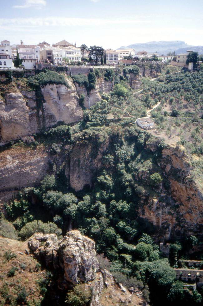 Blick von der neuen Brücke in Ronda