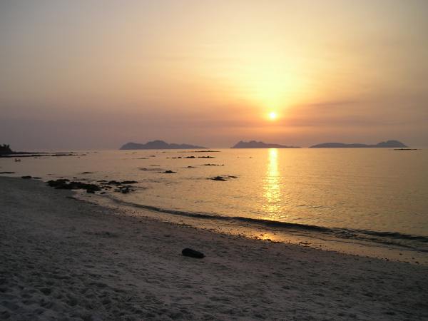 Warum machen Sie das Licht aus Frau Durán? - Playa de Fuchiños von Antovp  - Klick fr Bildrechte