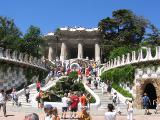 Eingangsbereich des Parc Güell in Barcelona, gestaltet von Antoni Gaudí