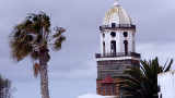 Kirchturm Nuestra Señora de Guadalupe und Palme