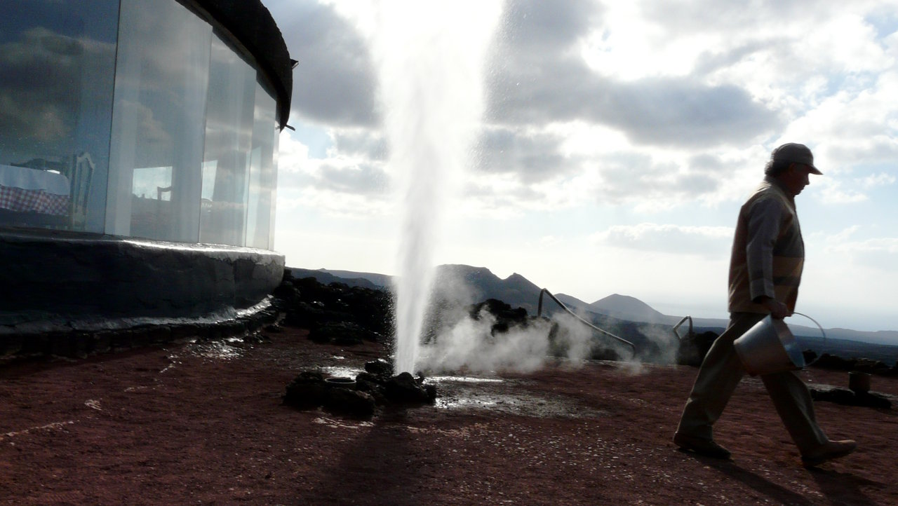 Künstlicher Geysir: Vorführung der Erdwärme