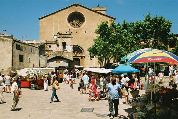 Plaza Mayor an einem ruhigen Markttag