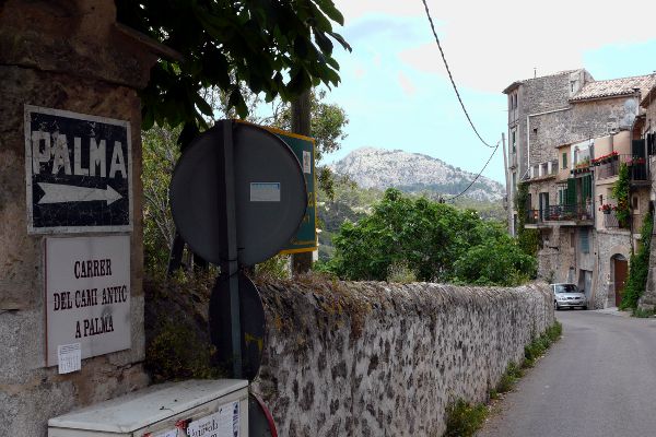 Nach Palma - Wegweiser in Valldemossa