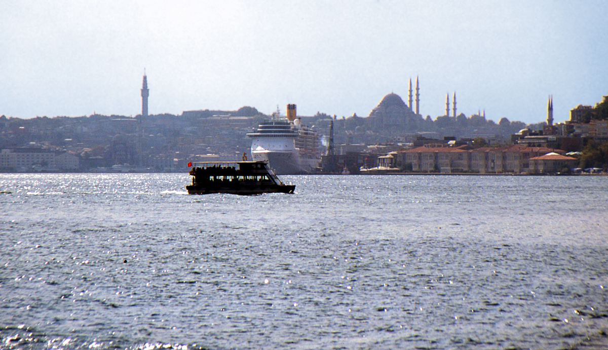Die Costa Atlantika vor dem Goldenen Horn - Istanbul
